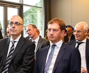 Trebing-Lecost, Geschäftsführer Sächsische Staatsbäder GmbH Gernot Ressler, MP Michael Kretschmer, Staatssekretär Hansjörg König